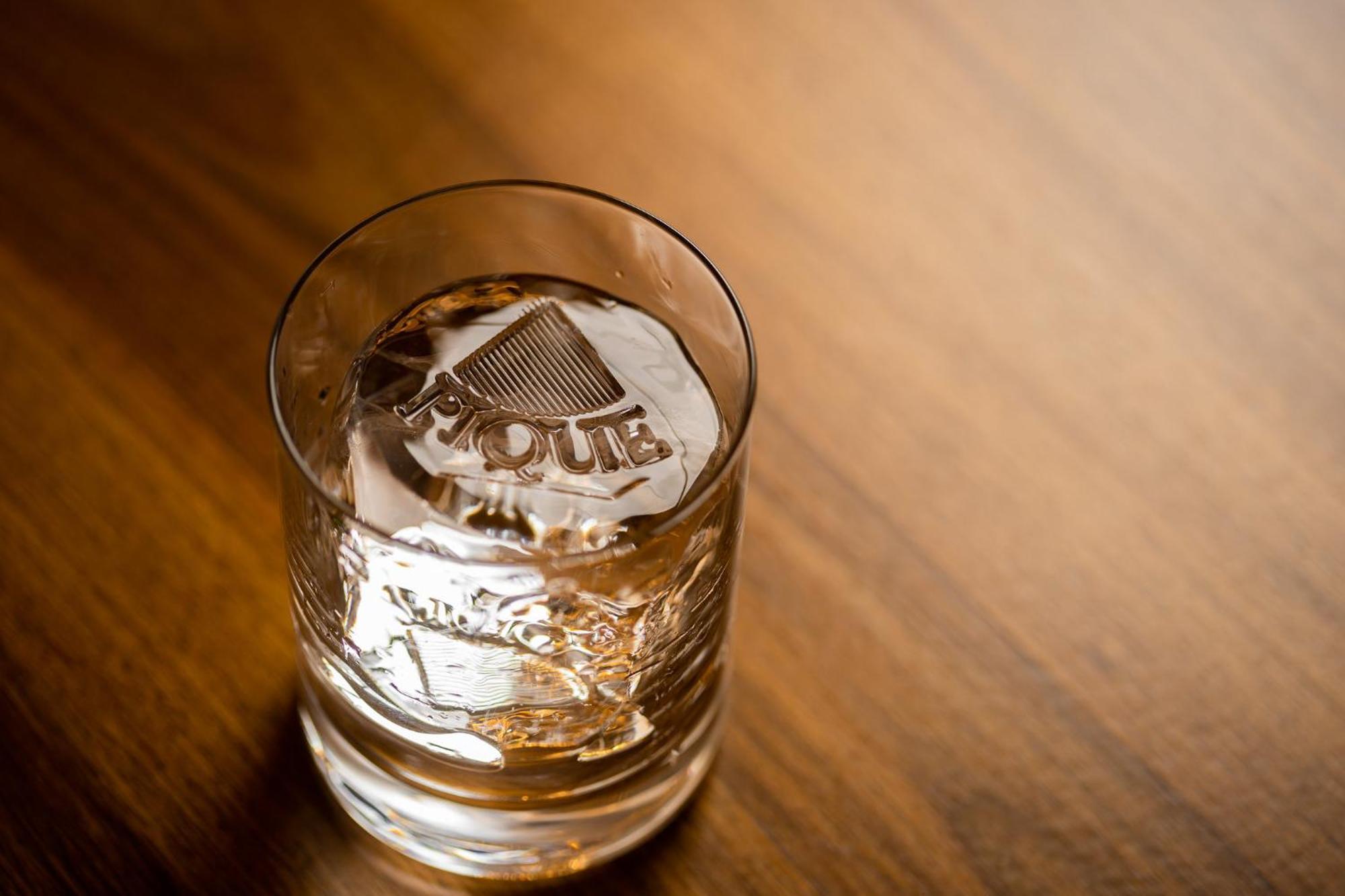 Viceroy Kopaonik Serbia Eksteriør billede A glass of Old Fashioned with a large ice cube