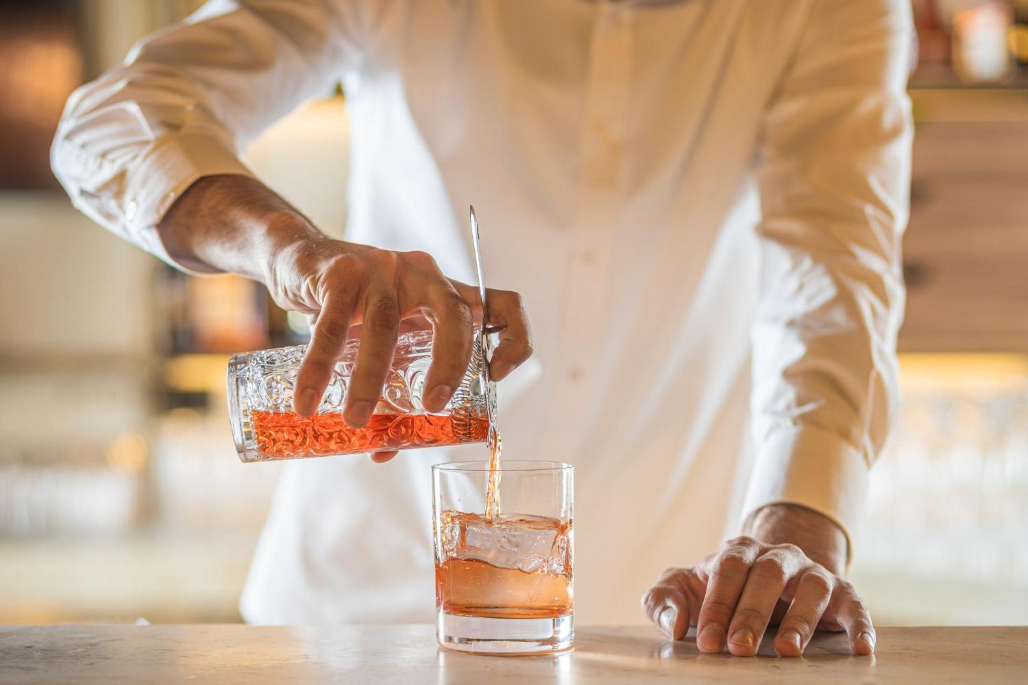Viceroy Kopaonik Serbia Eksteriør billede A bartender stirring a cocktail